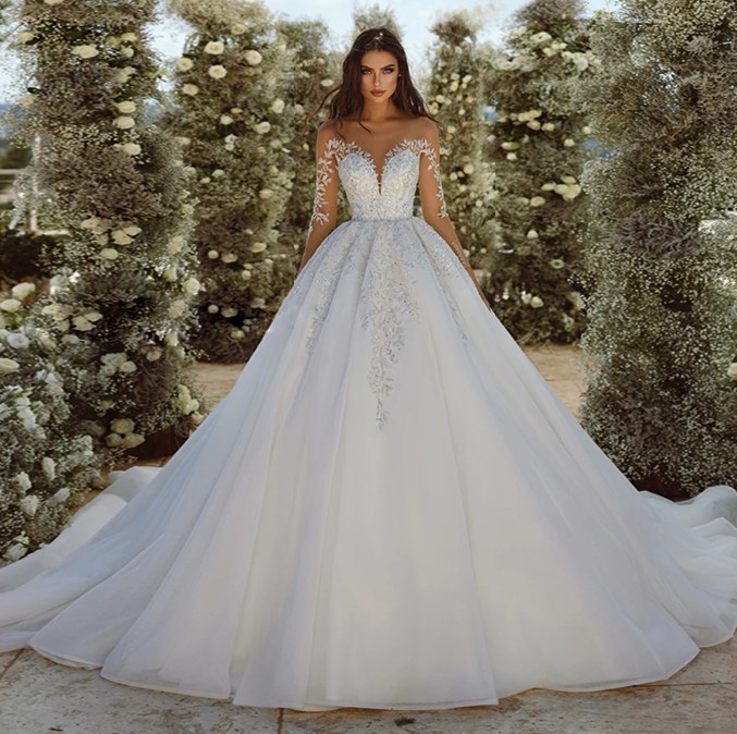 A-Linie Prinzessinnen Brautkleid Erika mit Illusion Ausschnitt Tattoo Spitze und&nbsp;Schleppe