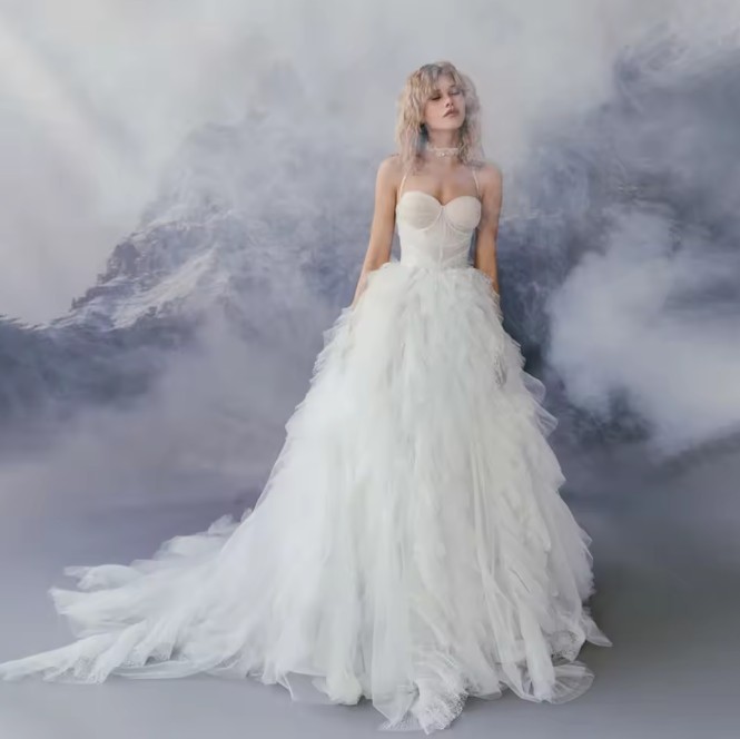 A Linie Spaghettiträger Brautkleid Elonie mit Lingerie Oberteil und&nbsp;Raffungen