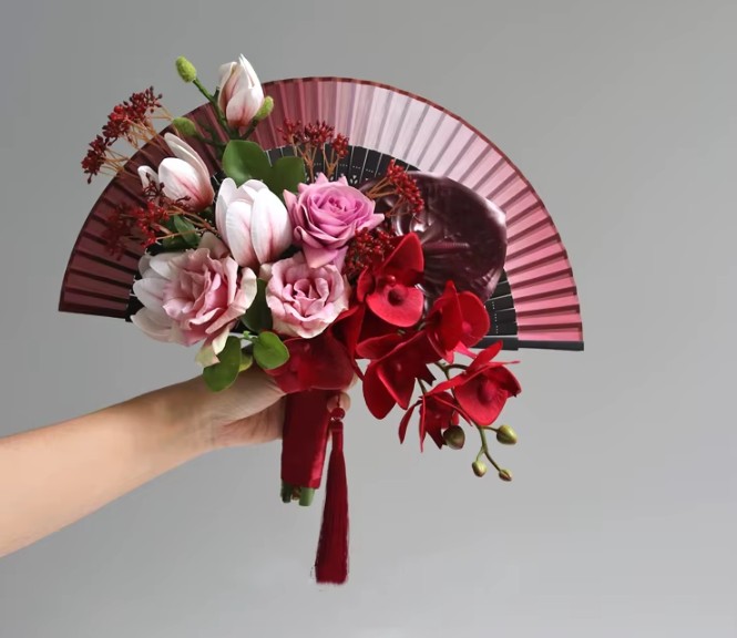 Braut Blumenstrauß Ilkay in Vintage Stil Rot mit Rosen und&nbsp;Orchideen