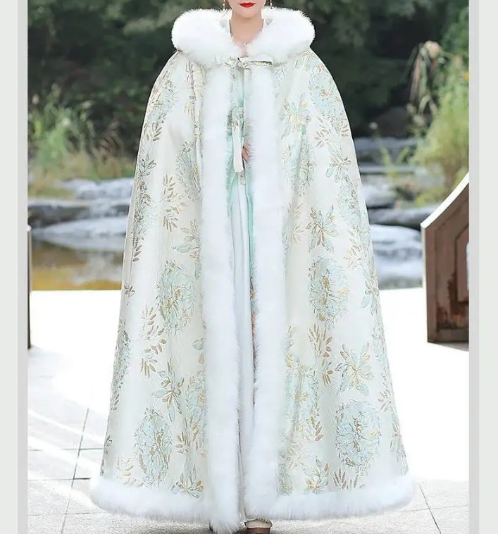 Braut Mantel Cape Ilaria mit Kapuze und&nbsp;Stickereien