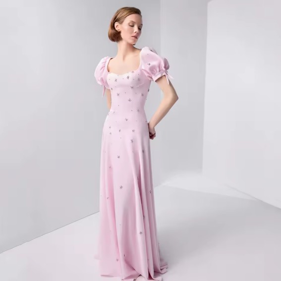 Fit and Flare Abendkleid Elvira in Rosa mit Puff Ärmeln und Strass&nbsp;Applikationen