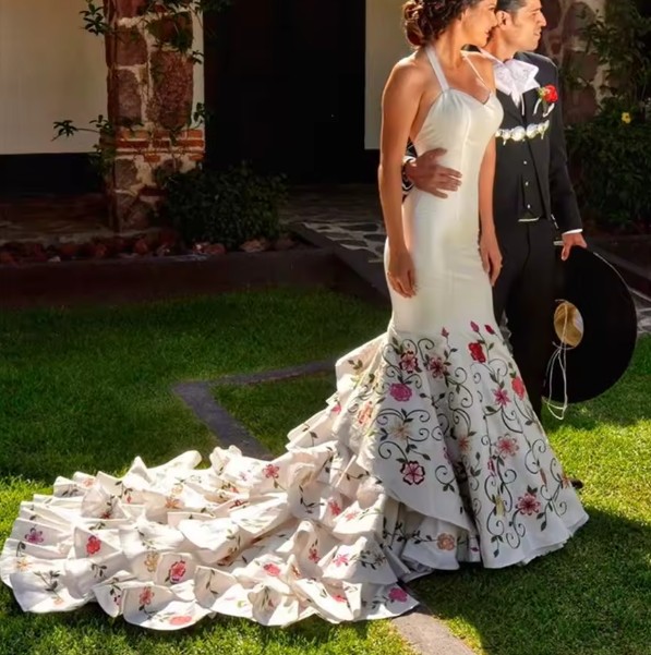 Neckholder Träger Meerjungfrau Brautkleid Jacqueline mit Schleppe und&nbsp;Blumen