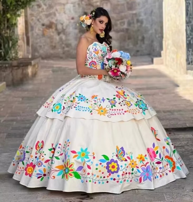 Prinzessin Ball-Linie Brautkleid Jolin mit Blumen&nbsp;Stickereien
