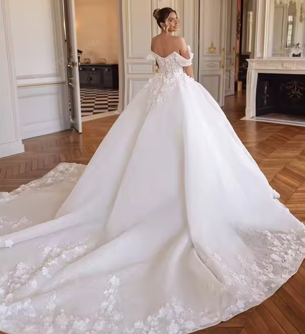 Prinzessin Brautkleid Èlodie Schulterfrei mit Schleppe und&nbsp;Blumen