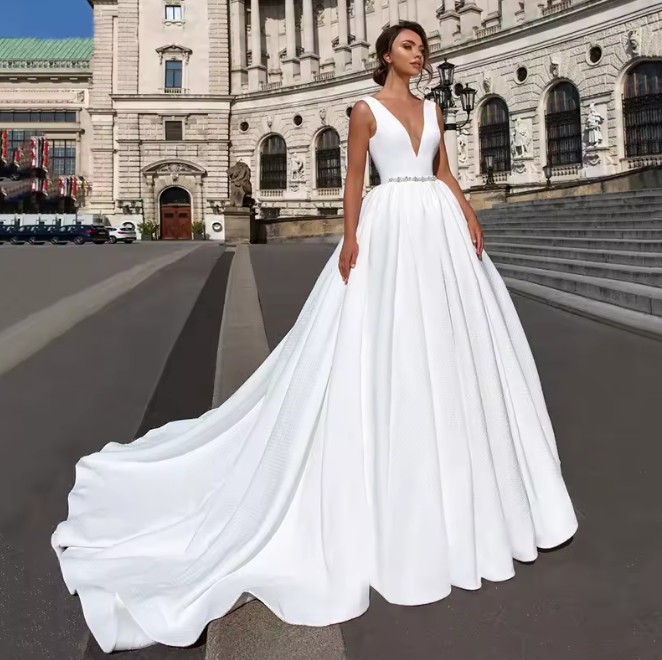 Satin Ballkleid Brautkleid Janis Ärmellos Bodenlang