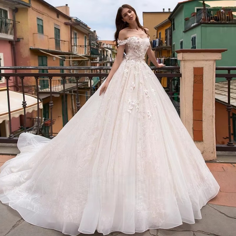 Schulterfreies Klassisches Prinzessin Brautkleid Elanaz mit Spitze und&nbsp;Schleppe