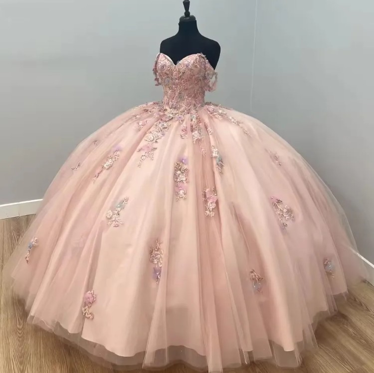 Schulterfreies Prinzessinnen Brautkleid in Rosa mit Blumen&nbsp;Spitze