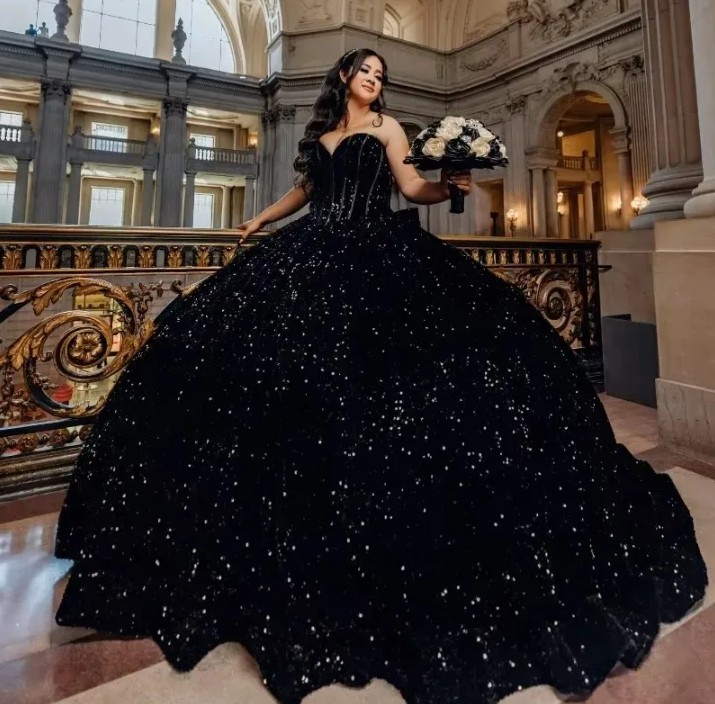 Schulterfreies Prinzessinnen Glitzer Ballkleid Elena in&nbsp;Schwarz