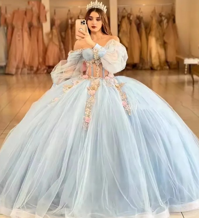 Schulterfreies Prinzessinnen Glitzer Ballkleid Elisabeth mit Lingerie Oberteil Tüll Ärmeln und Blumen&nbsp;Hellblau