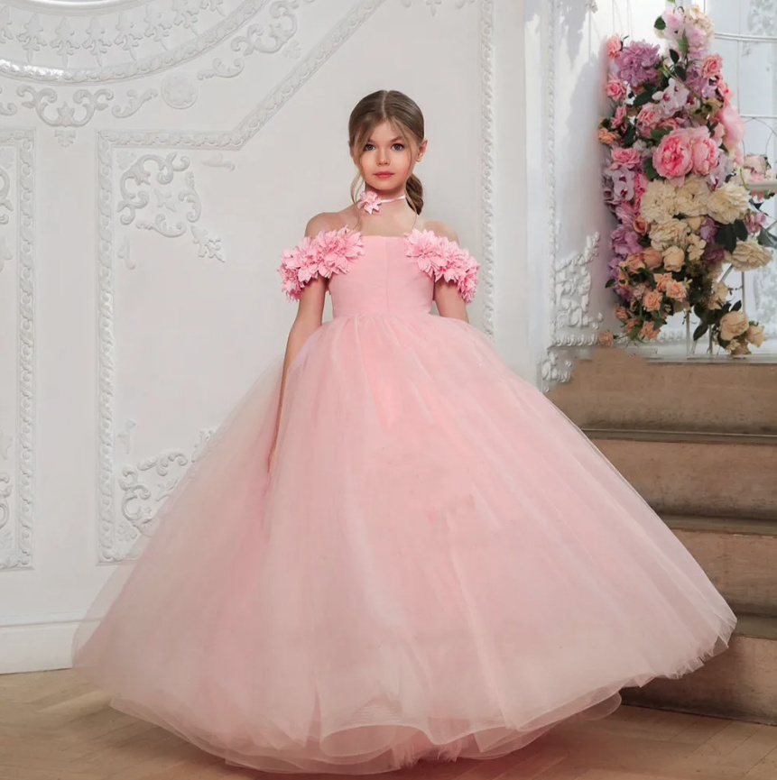 Blumenmädchenkleid Aveline Schulterfrei mit Blumen in&nbsp;Rosa