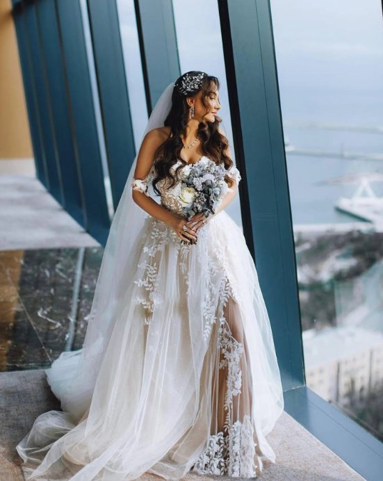 A Linie Brautkleid Bjelle mit Sheer Perlen und&nbsp;Spitze