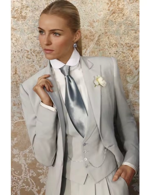Braut Hosenanzug Janna für den Standesamt Dreiteilig in&nbsp;Silbergrau