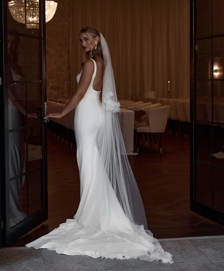 Schlichtes Fit and Flare Brautkleid Claire mit&nbsp;Schleppe