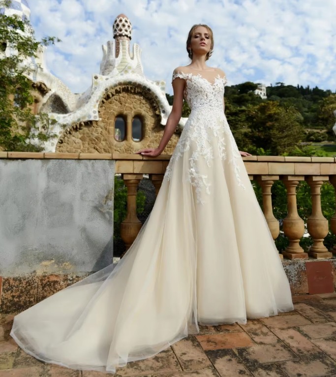 Elfenbein Hochzeitskleid Brautkleid Ike in Bohostyle mit&nbsp;Schleppe