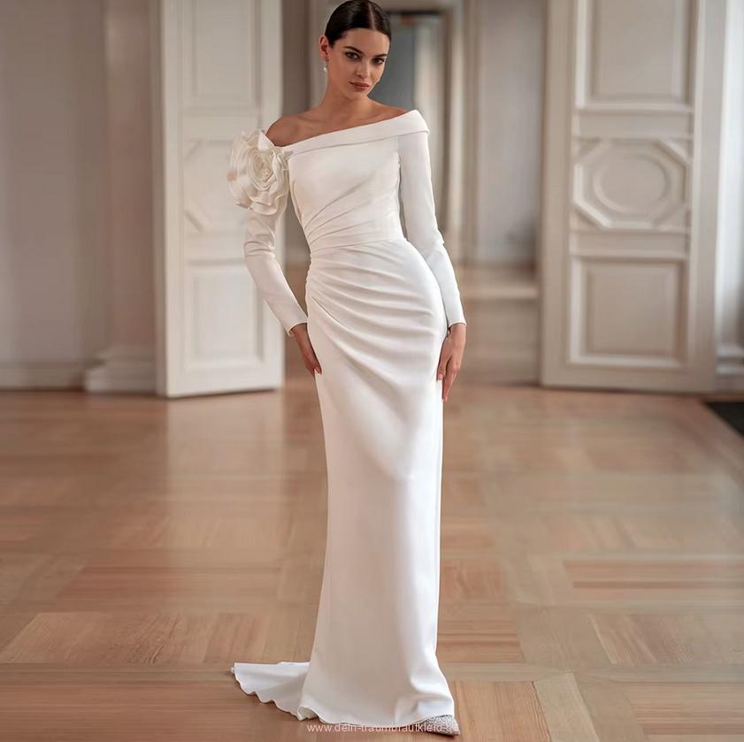 Langarm I Linie Brautkleid Cate mit Pinselschleppe und&nbsp;Blume