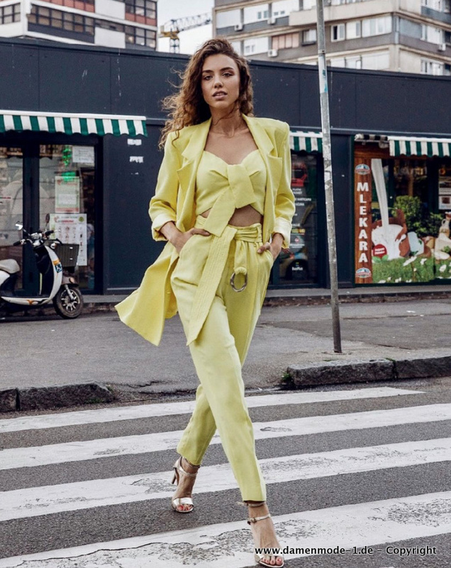 Business Outfit Gelber Hosenanzug Leger und Elegant