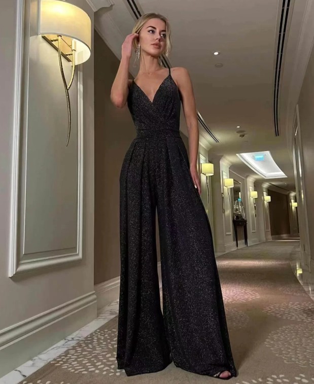 A Linie Glitzer Chiffon Einteiler Gail Lang in&nbsp;Schwarz