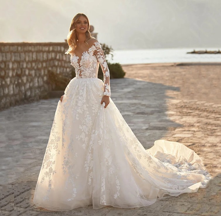 A Linie Langarm Brautkleid Paulina mit Tattoo Spitze und Schleppe