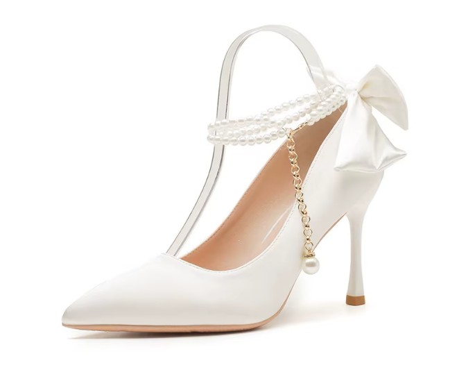 Brautschuhe Inessa Pumps mit Perlen Kette