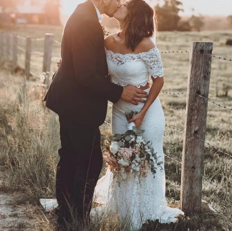 Schulterfreies Fit and Flare Brautkleid Irmtraud Zweiteilig aus&nbsp;Spitze