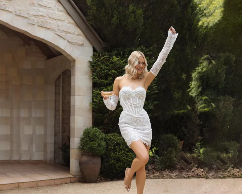 Schulterfreies Mini Lingerie Brautkleid Irem Ärmel Abnehmbar