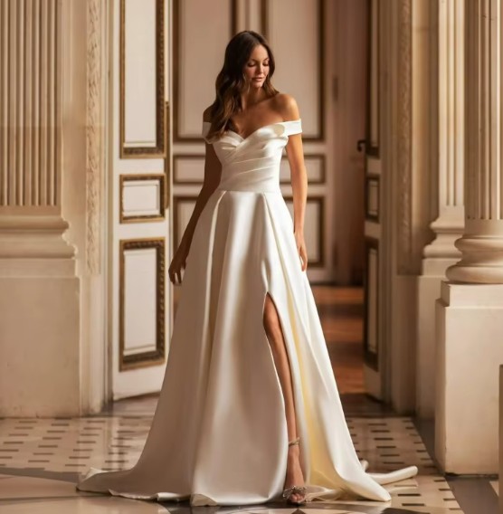 Schulterfreies Satin Brautkleid Inken mit Sexy&nbsp;Schlitz