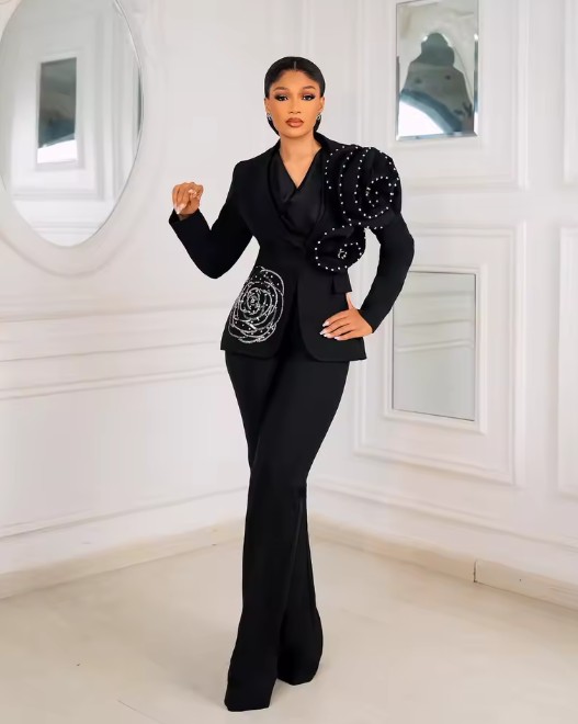 Schwarzer Damenhosenanzug Festlich mit Blumen und Perlen&nbsp;Applikation