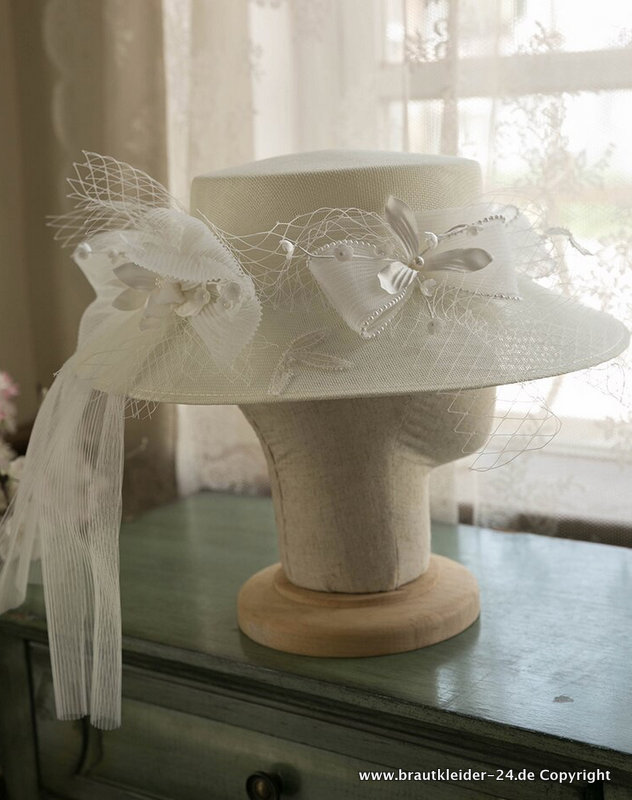 Brauthut Ida mit Tüll und Blumen in Weiß