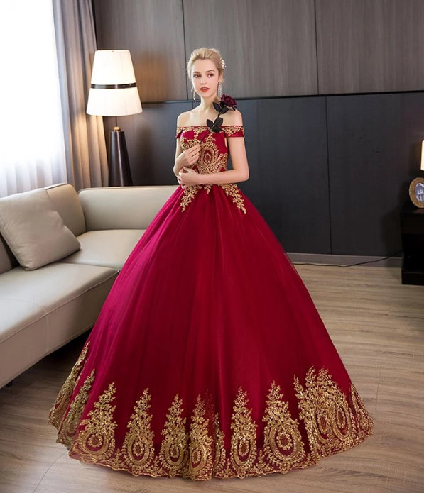 A Linie Brautkleid Schulterfrei in Burgundy Dunkerot mit Applikationen in&nbsp;Gold