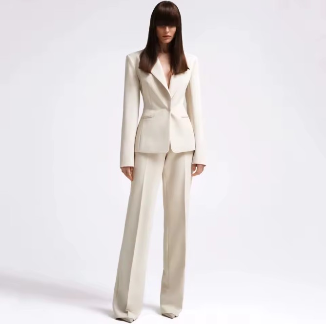 Eleganter Einreiher Hosenanzug für die Braut Ivette in&nbsp;Elfenbein