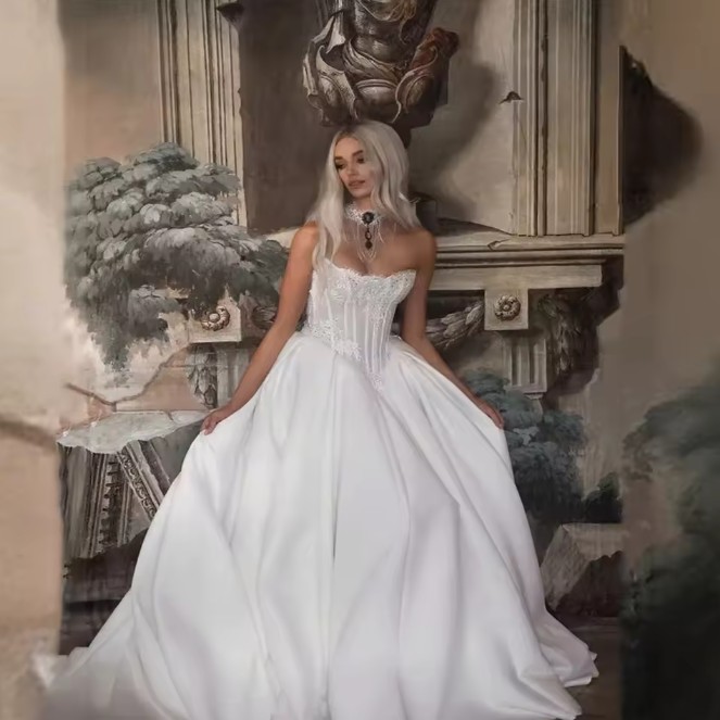 Schulterfreies Satin Brautkleid Inoa mit Lingerie Oberteil