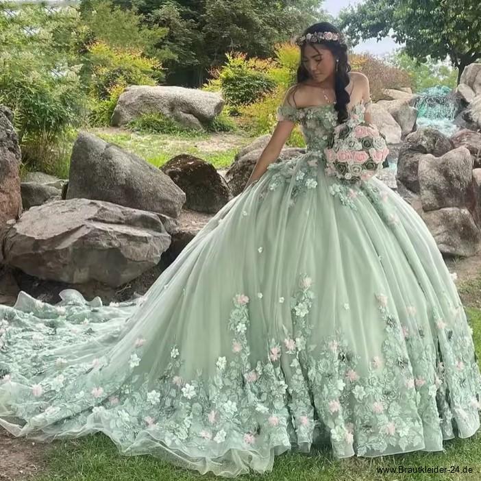 Schulterfreies Prinzessinnen Brautkleid in Salbeigrün mit Stickereien und&nbsp;Schleppe