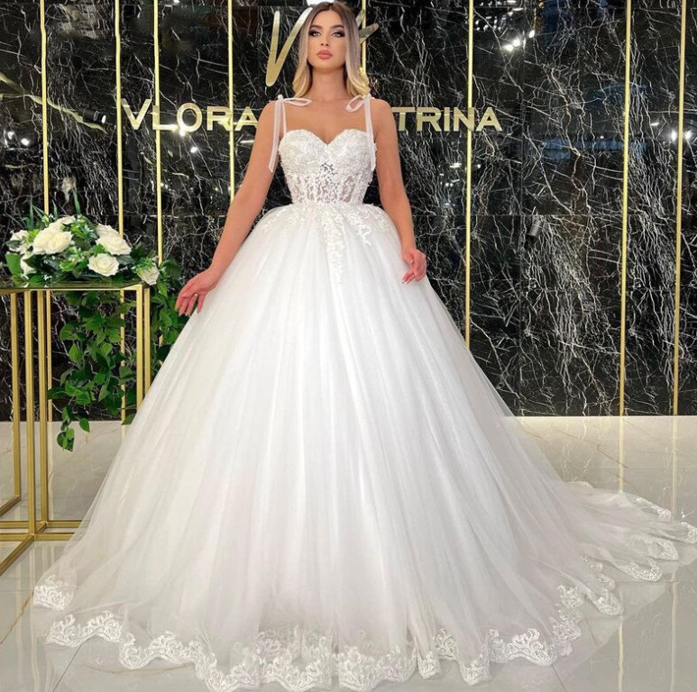 A Linie Mieder Brautkleid Burga mit Spaghettiträger und&nbsp;Spitze