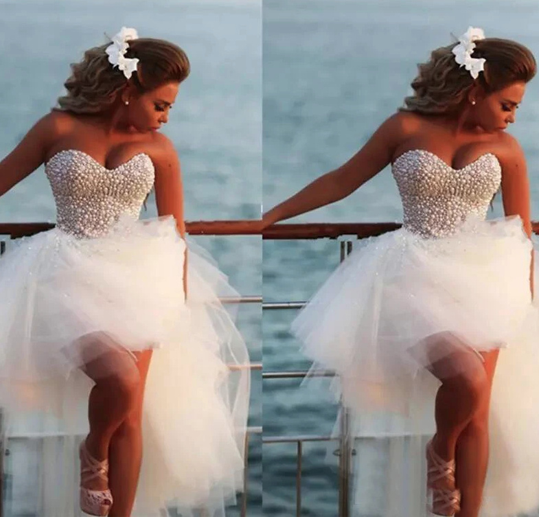 Schulterfreies Vokuhila Brautkleid Allegra mit Tüll Rock und&nbsp;Perrrlen