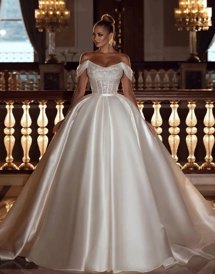 Schulterfreies Glitzer Brautkleider Alissa Bodenlang mit Schleppe