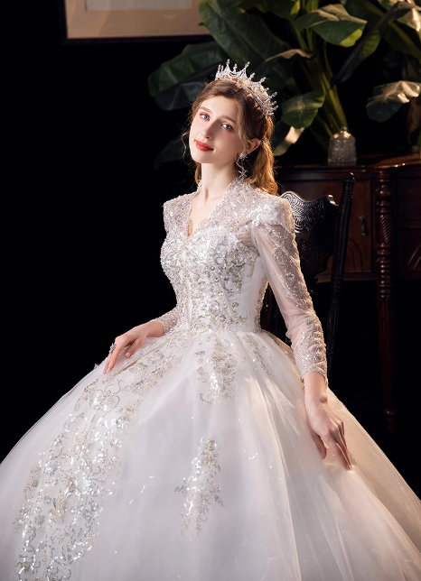 Ball Linie Königin Brautkleid Amelie mit Pailletten Kristall Stickereien