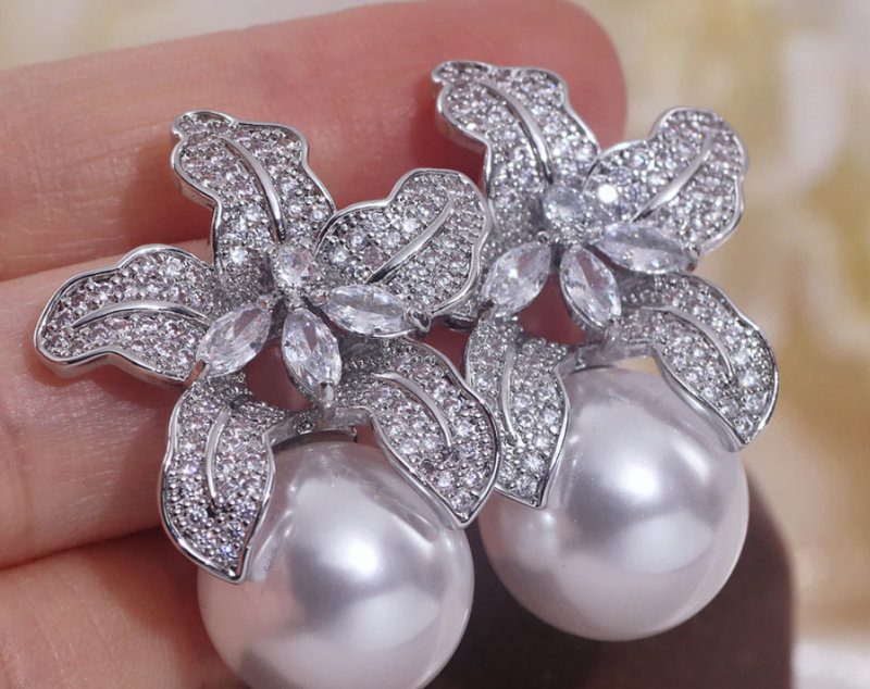 Elegante Blumen Kristall Braut Ohrringe mit&nbsp;Perlen