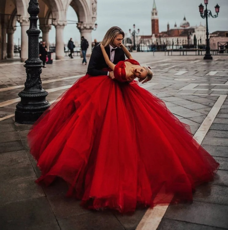 Schulterfreies Ball Linie Prinzessin Brautkleid Janneke in&nbsp;Rot