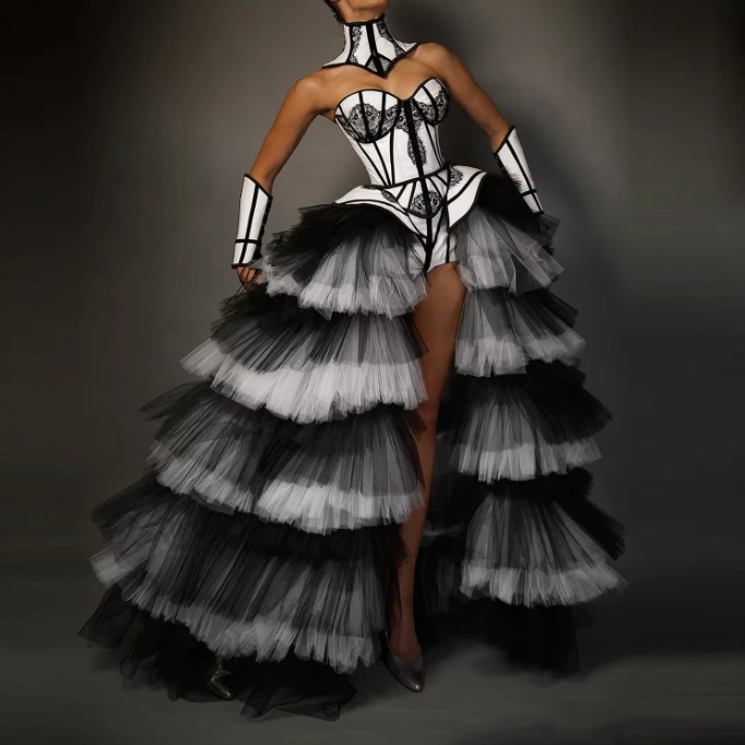 Chapel Window Tüll Rock für die Braut mit Volants in Schwarz Weiß