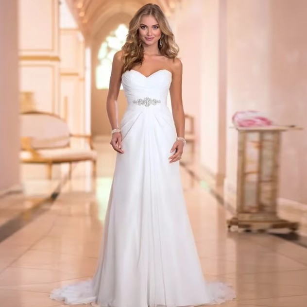 Schulterfreies Empire Brautkleid Janne Schlicht mit&nbsp;Pinselschleppe