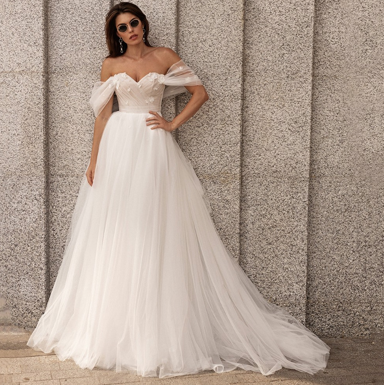 Schulterfreies A-Linie Brautkleid Elora mit Tüll und&nbsp;Pinselschleppe