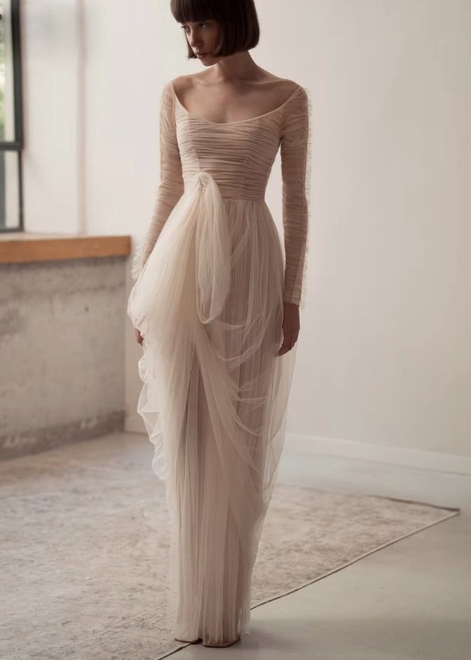 Romantisches Langarm Tüll Brautkleid Chalyse mit Rundhals Ausschnitt