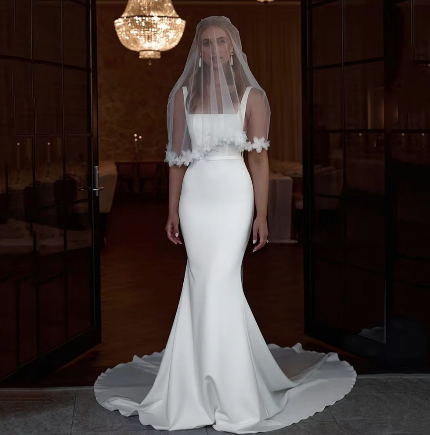 Schlichtes Fit and Flare Brautkleid Claire mit&nbsp;Schleppe