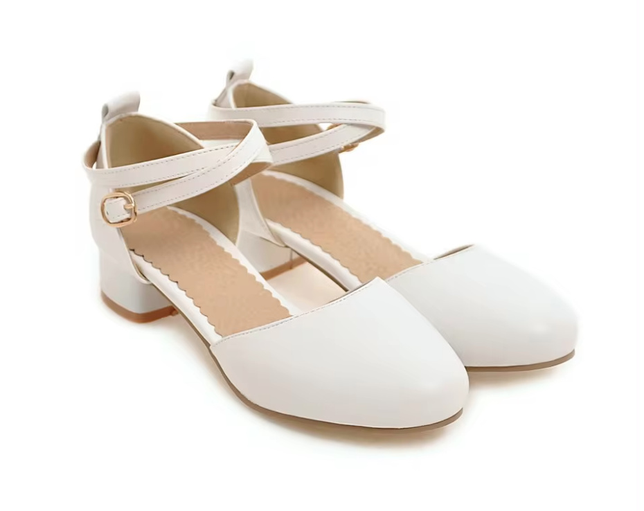 Weiße Brautschuhe Clara mit&nbsp;Riemchen